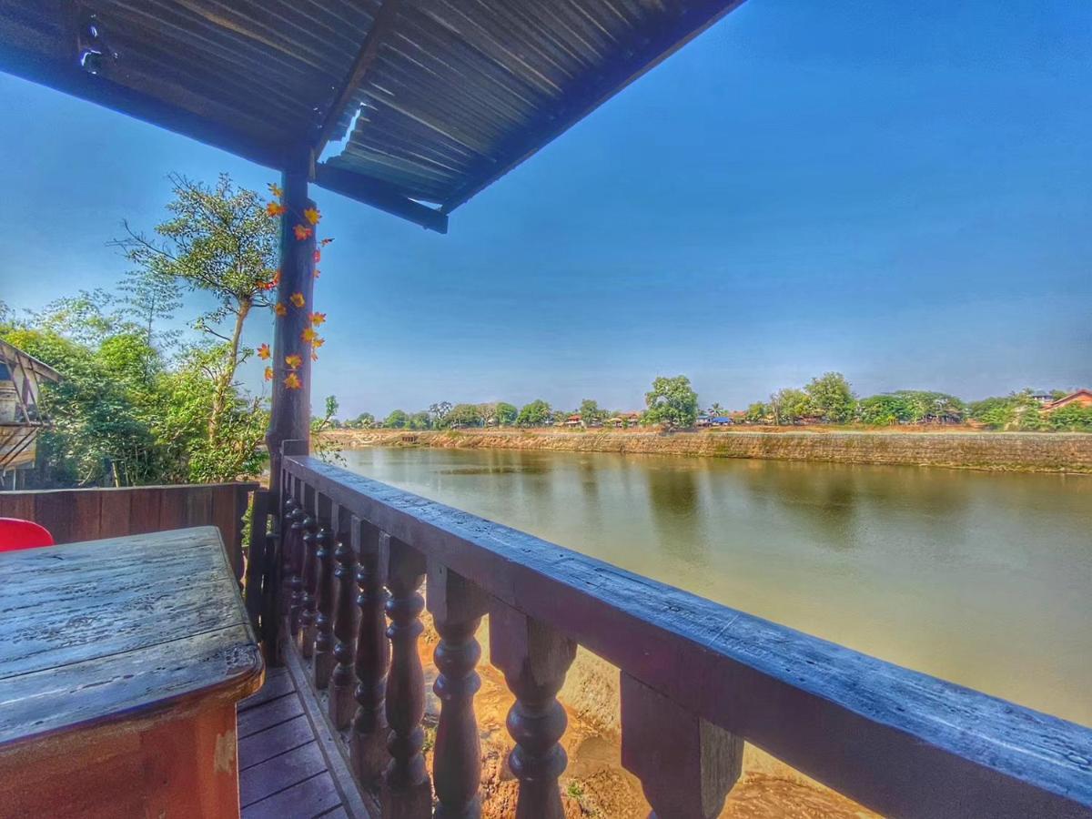 Pakse Riverside Bed & Breakfast エクステリア 写真